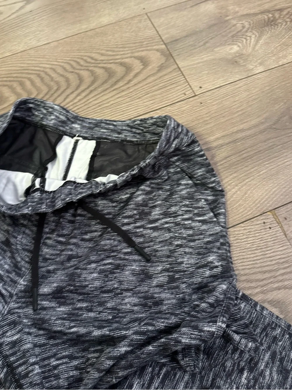 Lululemon Women’s Black & White Heathered Jogger Pants Size 4 Inseam 27”